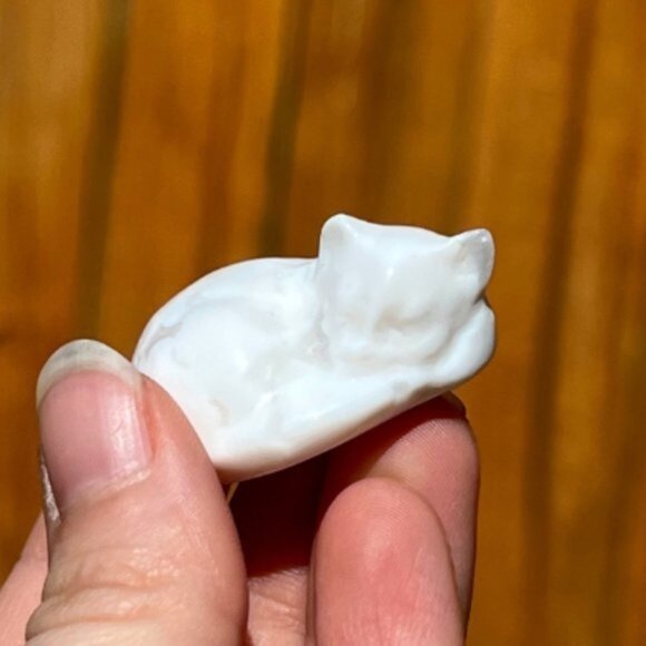 Cat Crystal Carving - Picture 7 of 7